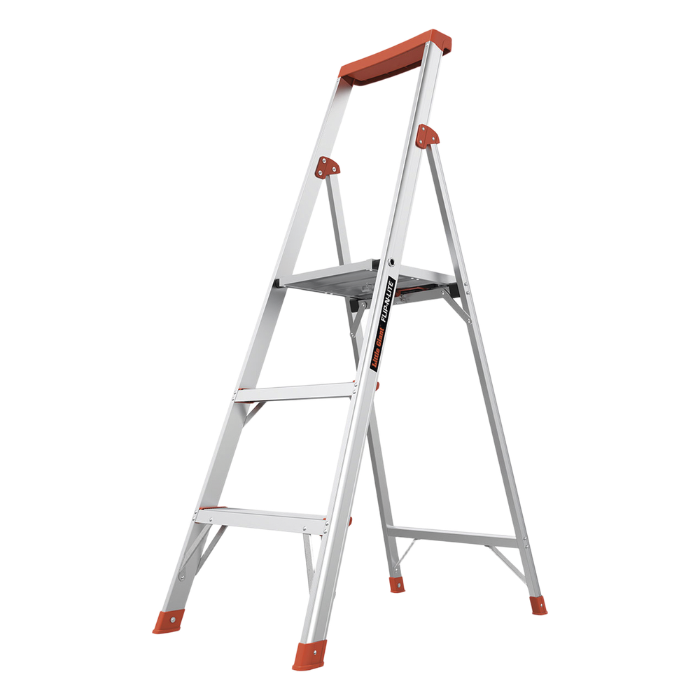 Escalera con 3 peldaños de 1.5 metros de aluminio.