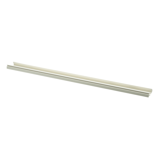 Base para canaleta T-45, de PVC rígido, con orificios perforados para montaje, 60.3 x 18.5 x 3000 mm, Color Blanco Mate