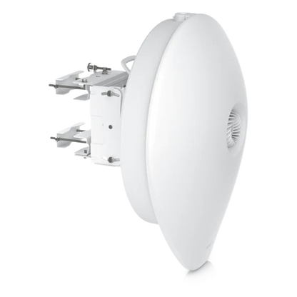 airFiber 60 XG Radio PtP 60 GHz (57–66 GHz) con Radio de Respaldo de 5 GHz, Para una Distancia de Hasta 4 km con Soporte SFP+