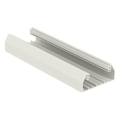 Base para canaleta T-70, de PVC rígido, con orificios perforados para montaje, 103.3 x 44.9 x 2400 mm, Color Blanco Mate