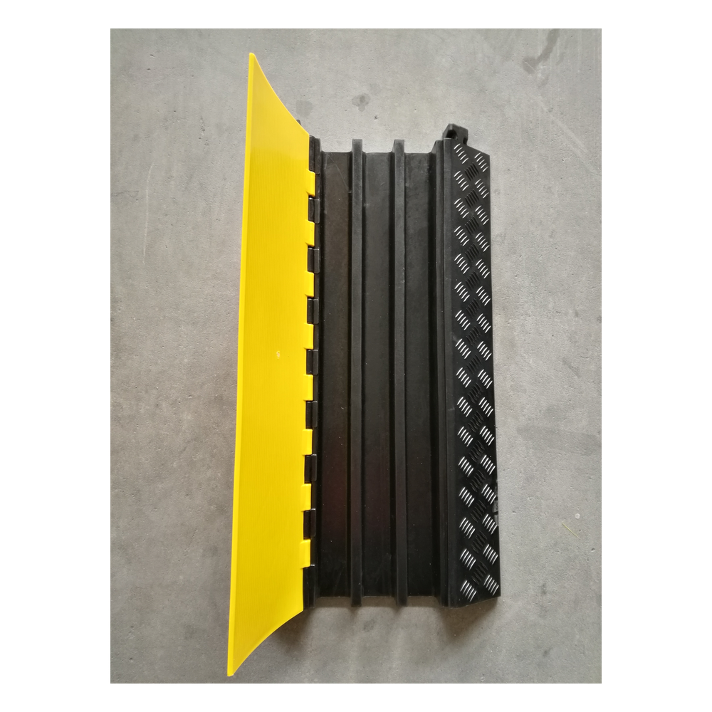 Protector de Cable de 3 Canales / Base de Goma y Tapa de Plástico / Tamaño del Canal 56x55MM / Capacidad de Carga 6.1 Toneladas / Longitud 90 cm