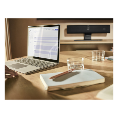 Barra de Video Inteligente / Cámara 4K / Campo de Visión 120° Horizontal (132° Diagonal) / 6 Micrófonos / Altavoz Integrado / USB-C Plug and Play