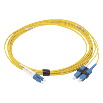 Jumper de Fibra Óptica Monomodo (OS2), XGLO, LC/UPC-SC/UPC Duplex, OFNR, Color Amarillo, 5 Metros (16.40 Pies)