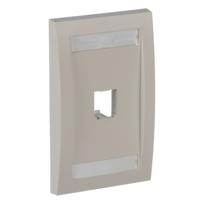 Placa de Pared Vertical Ejecutiva, Salida Para 1 Puerto Mini-Com, Con Espacios Para Etiquetas, Color Blanco Mate