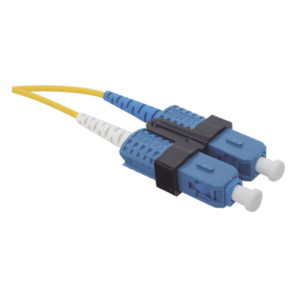 Jumper de Fibra Óptica Monomodo (OS2), XGLO, LC/UPC-SC/UPC Duplex, OFNR, Color Amarillo, 5 Metros (16.40 Pies)