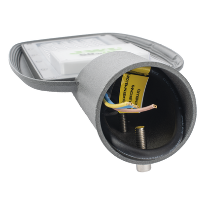 Luminaria LED de 50 W/ 100 - 265 V CA ~50/60 Hz / Fotocelda / Color Blanco/ Dimensiones 160 x 390 x 78 mm / Ángulo de Luz 135°.