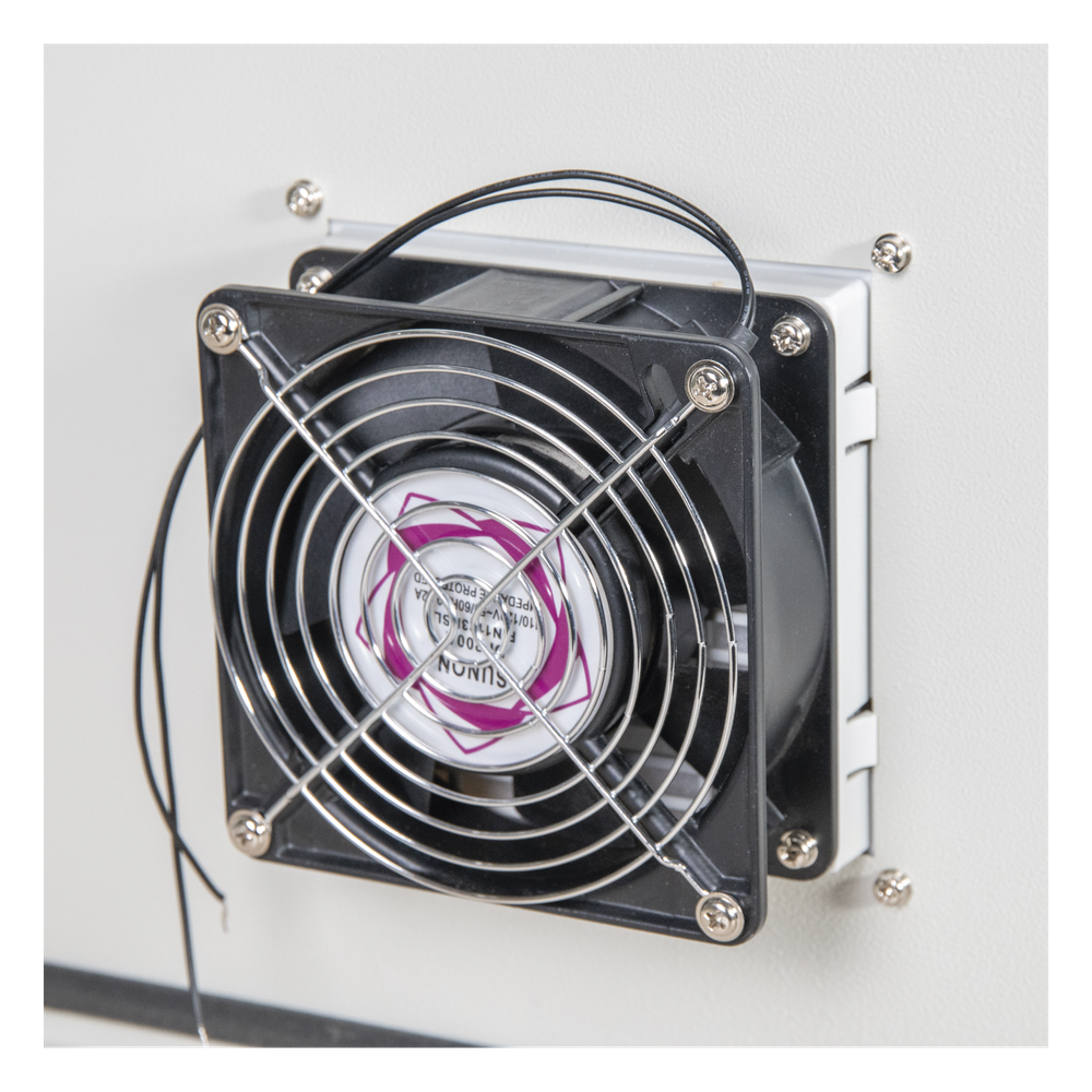 Gabinete Ventilado de Acero IP55 Uso en Exterior (593 x 609 x 399 mm) con Placa Trasera Interior Metálica y Compuerta Inferior Atornillable. Incluye
