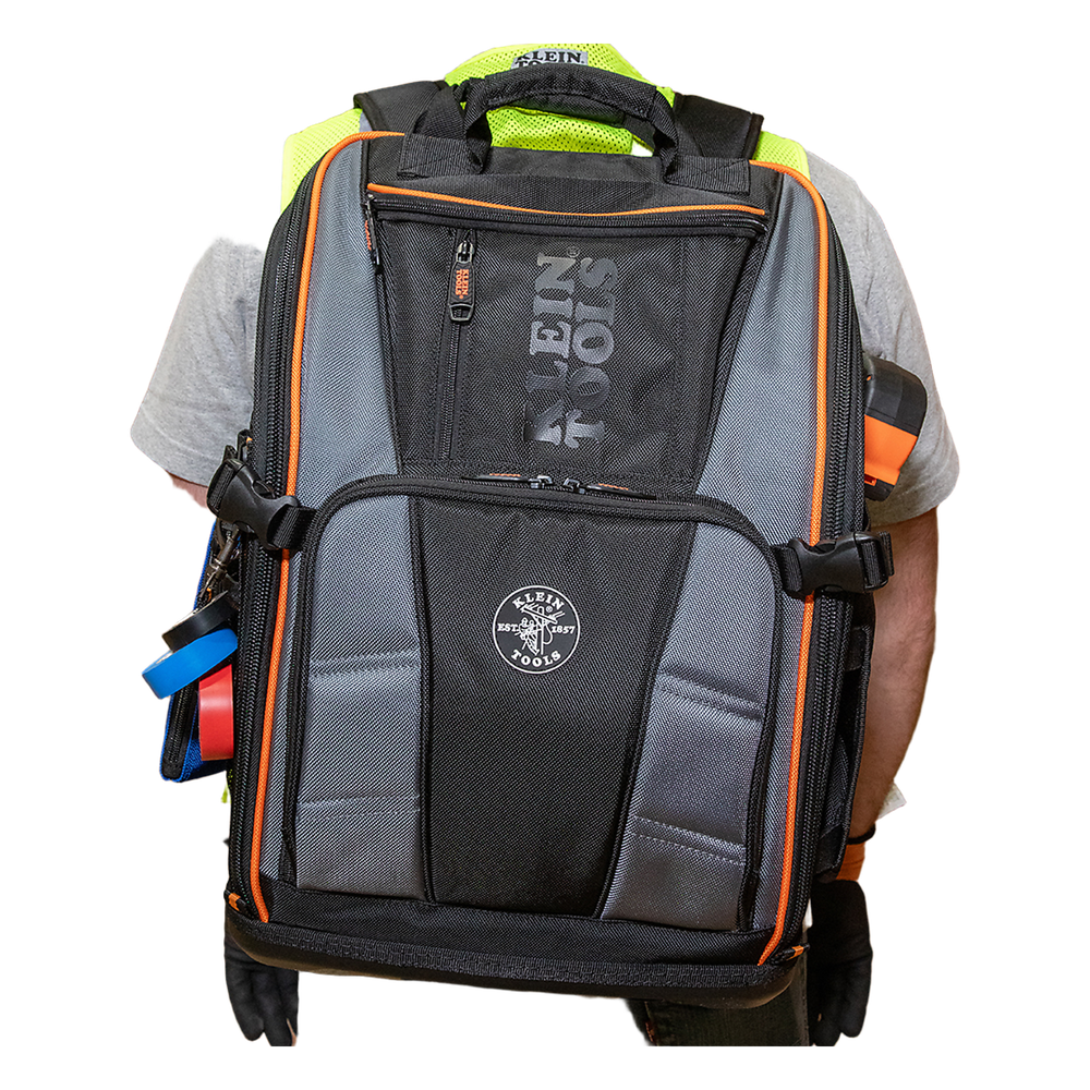 Mochila Profesional para Herramientas / 27 Bolsillos / Acceso Rápido y Estación de Trabajo / Base Moldeada Ancha / Interior Naranja / USB-C / Soporte