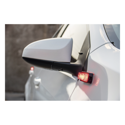 Luz Auxiliar Ultra Brillante X13 de 4 LEDs, color Rojo, con mica transparente.