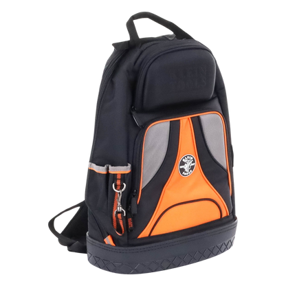 Mochila para herramientas Tradesman Pro™ de 36,8 cm en color negro con 39 bolsillos (No incluye herramientas).