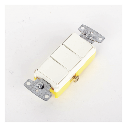 Interruptor Residencial 15 A 120 V, con 3 Bases Unipolares, Cableado lateral, Color Blanco.