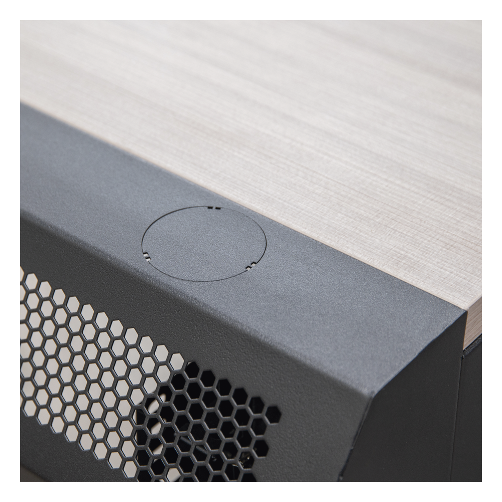 Consola Profesional para Monitoreo o Computo | Ranura para Base de Monitores | Microperforaciones | Luces LED Decorativas | Tomacorriente HTCM1U10C |