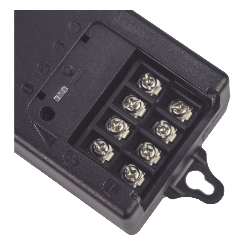 Fuente de Poder de 12 Vcc @ 5A / 4 Cámaras / FILTRO DE RUIDO ESPECIAL PARA CAMARAS 4K / Fusible Reseteable Inter Construido PTC / Protección Contra