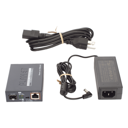Convertidor de Medios PoE, 1 Puerto RJ45 Gigabit con Salida PoE 802.3af/at/bt (Hasta 60 W)/ 1 Puerto SFP 100/1000BASE-X