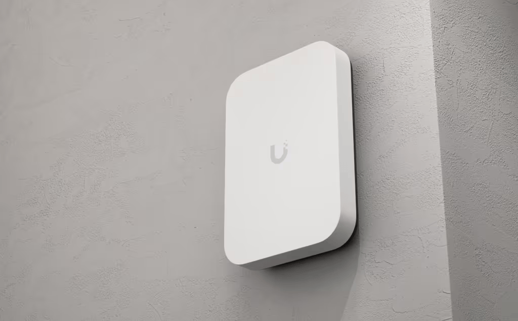 U7 Pro XG Wall Wi-Fi 7 Tri-Banda para Interiores con Soporte 6 GHz, Cobertura de hasta 140 m², Capacidad para Hasta 300 Usuarios y Puerto 10 GbE