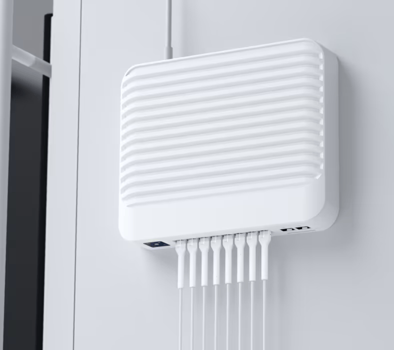 UniFi Switch USW-Pro-8-POE Capa 3, 8 puertos PoE 802.3at/bt + 2 puertos 1/10G SFP+, 120W, pantalla táctil informativa