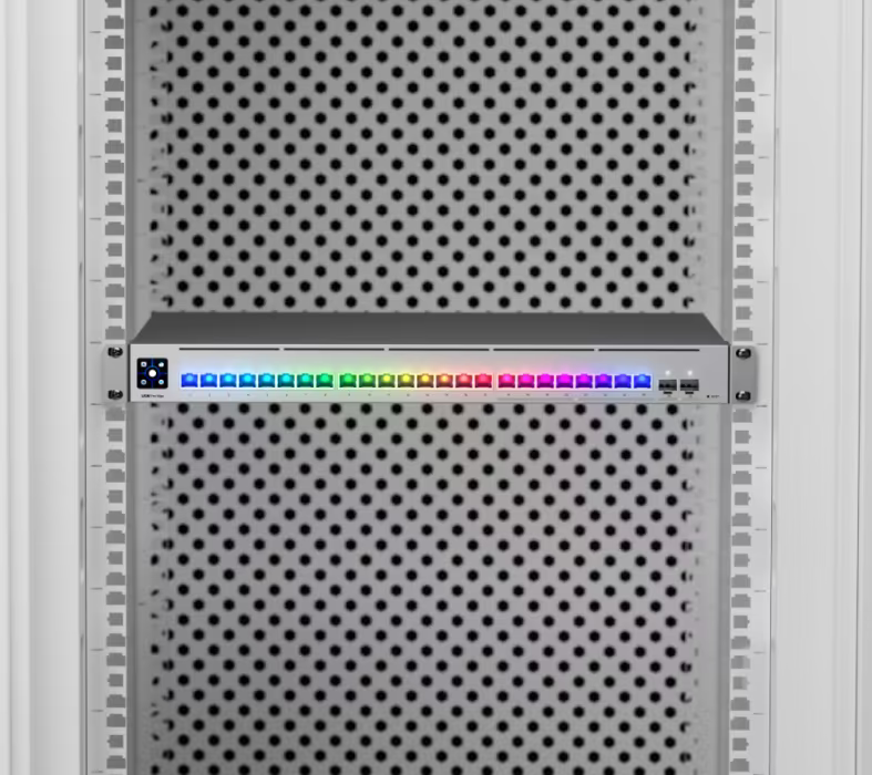 UniFi Switch Pro Max 24 – Switch Capa 3 con 24 Puertos (8 × 2.5 GbE y 16 × 1 GbE), 2 Puertos SFP+ 10G y Pantalla Informativa Integrada