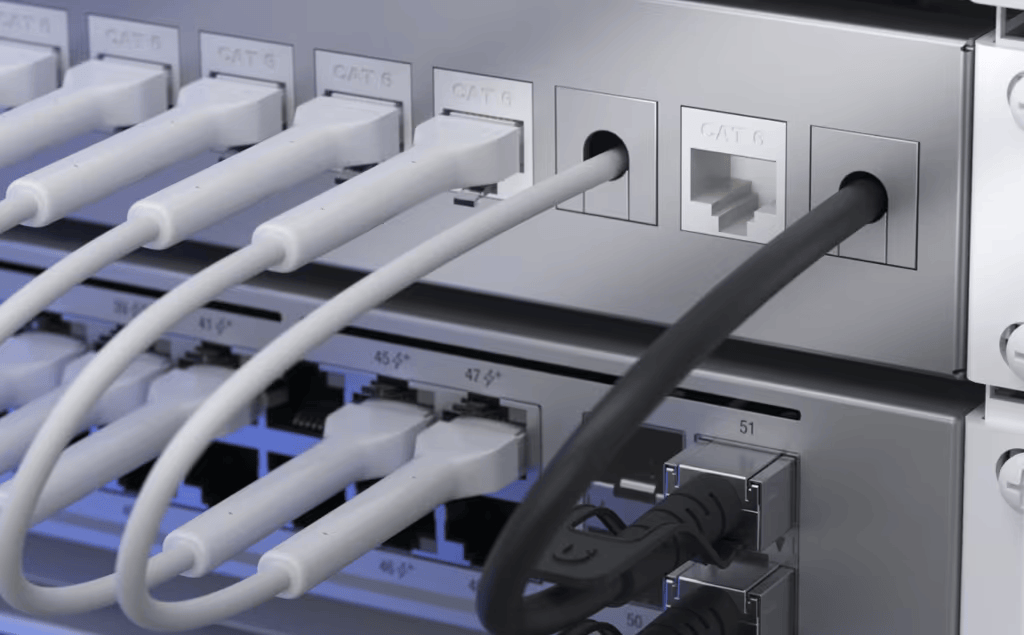Insertos Ciegos Keystone Pass-Through para Patch Panel Blank, Diseño con Orificio para Paso de Cable, Instalación Snap-In, Paquete con 12 Piezas