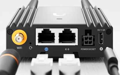 Router UniFi Ultra LTE con WiFi 4 / ranura para 1 tarjeta SIM / 2 Puertos RJ45 10/100Mbps / Alimentación por USB Type-C y ATX DC / Bandas LTE B2, B4