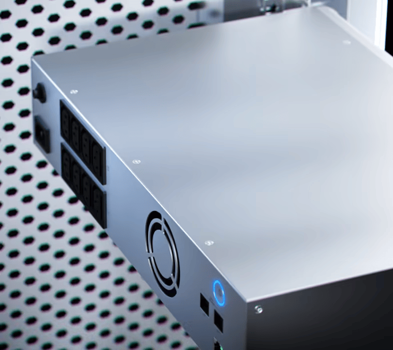 UniFi UPS Rackmount / 1.5kVA 1000W / 8 Contactos NEMA 5-15R / Batería Reemplazable 216Wh / 8 Minutos Autonomía Media Carga / Graceful Shutdown