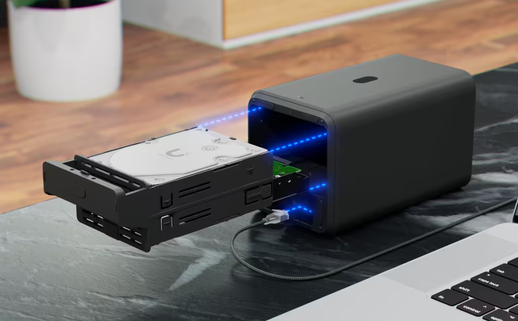 UniFi UNAS-2 – Servidor NAS Compacto de 2 Bahías para HDD 3.5" SATA, Puerto 2.5 GbE, USB-C y PoE++